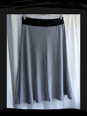 Laura Petites Black & White Chevron Skater Skirt with Stretch Waistband